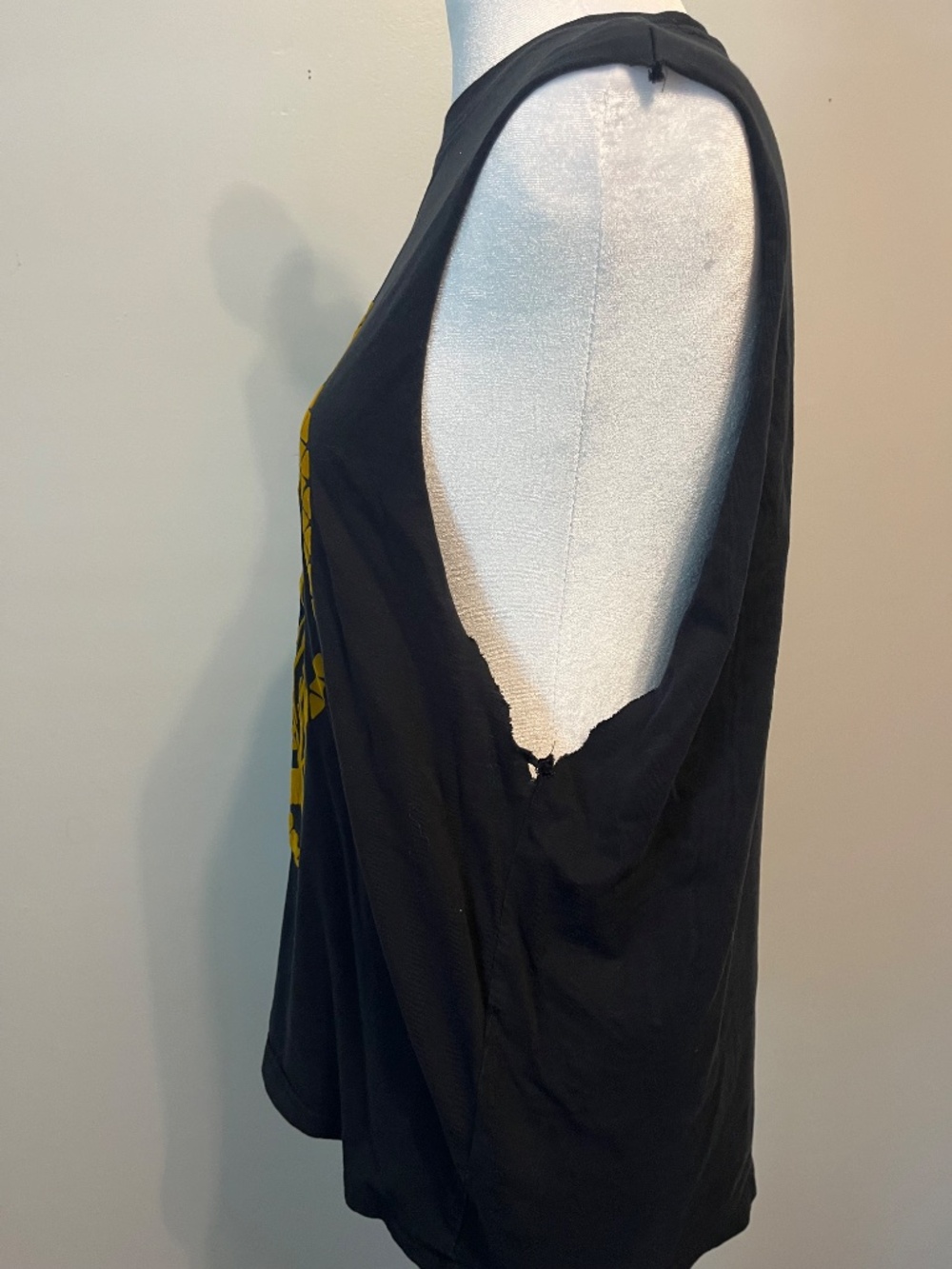 Wrangler Black and Gold Velvet Cowgirl Cutoff Sleeve Festival Shirt - Medium - Picture 4 of 8